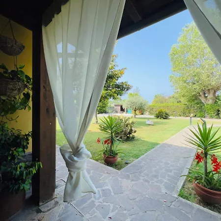 - Rustic Charm With Garden & Pool - Vakantiehuis
