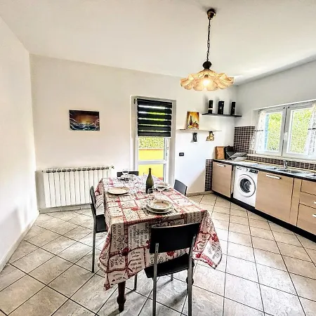 - Rustic Charm With Garden & Pool - Carrara