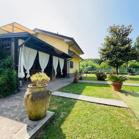 - Rustic Charm With Garden & Pool -