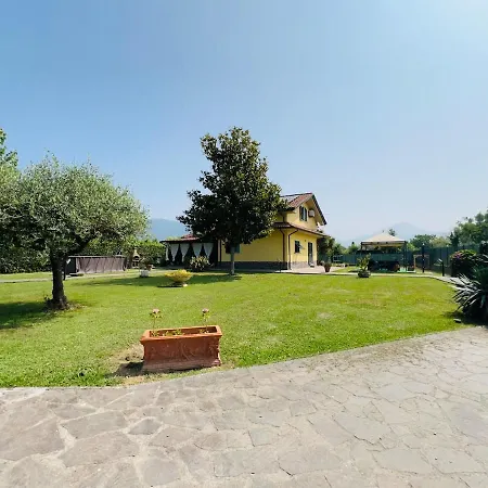 - Rustic Charm With Garden & Pool - *