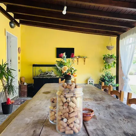 Σπίτι διακοπών - Rustic Charm With Garden & Pool -